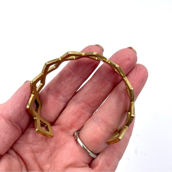 Rustic‎ Cuff Diamond Shape Gold Tone Bracelet - Picture 3 of 4